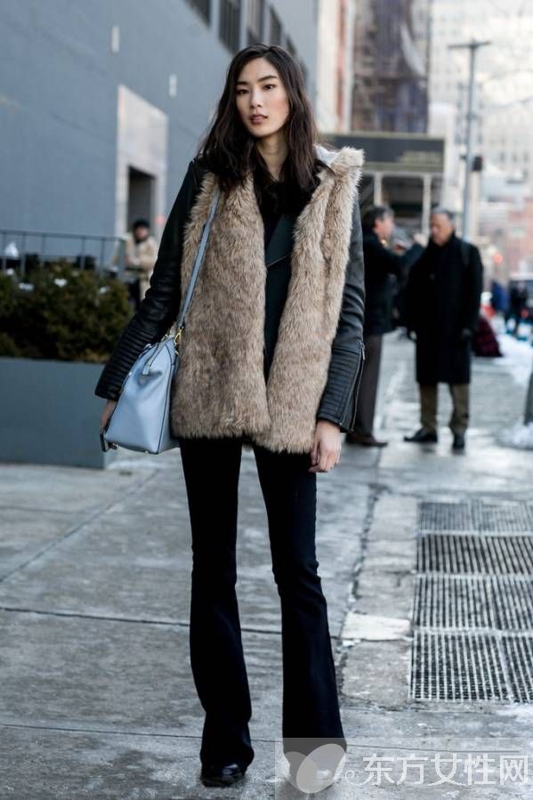 喇叭褲搭配什么上衣 4款潮搭讓你美上天