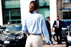 淺藍(lán)色襯衫這樣搭穿出無(wú)敵時(shí)髦感 你還不快學(xué)起來(lái)