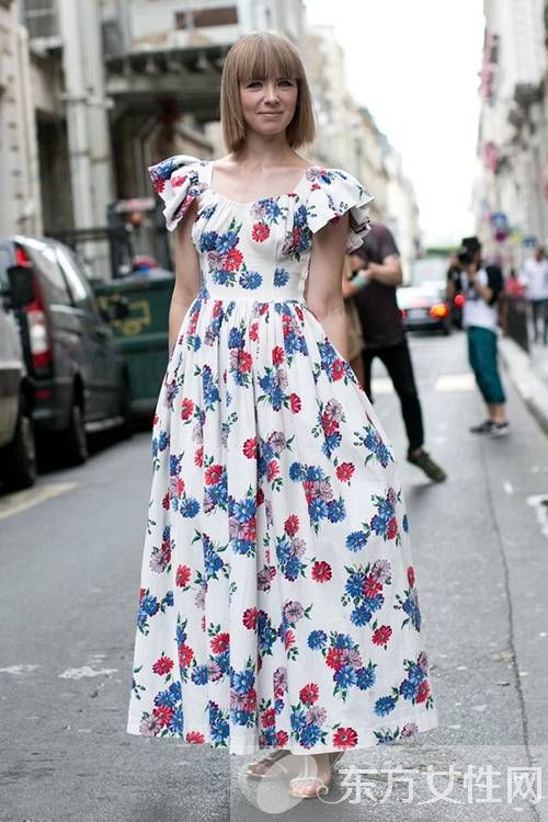 印花長裙這么搭配鞋子 想不美都難