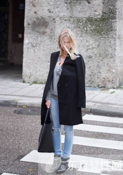 歐美潮女冬季穿搭街拍秀 大衣+緊身褲營造霸氣女人味