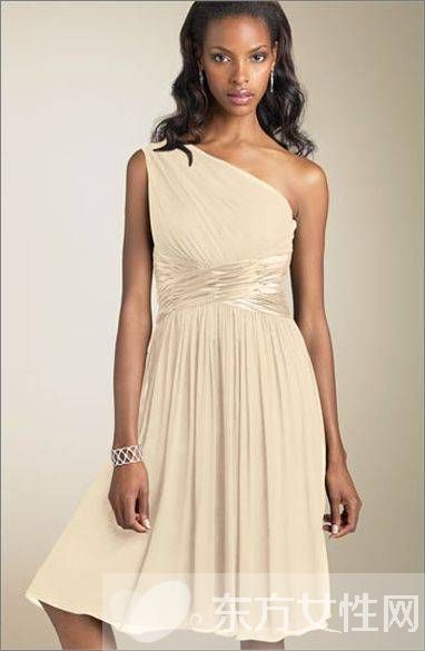 派對達(dá)人怎么能少了完美禮服 這么穿一定會成為焦點(diǎn)