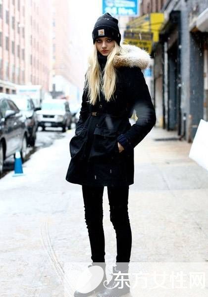 歐美潮女冬季穿搭街拍秀 大衣+緊身褲營造霸氣女人味