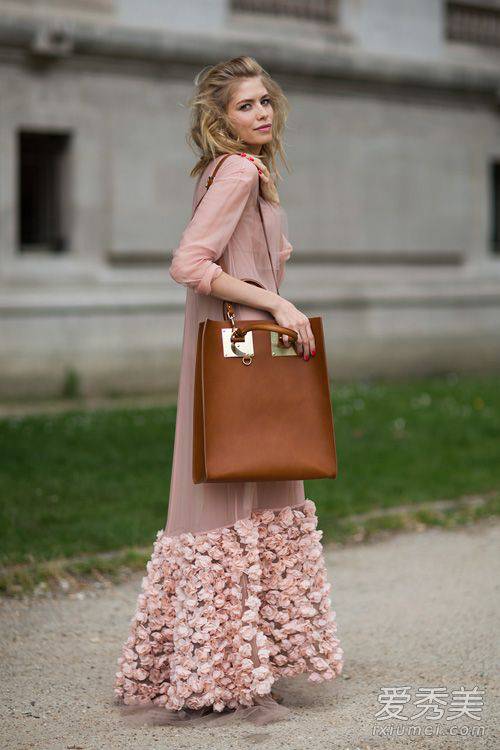 歐美時(shí)尚街拍 早春長裙搭配美美噠