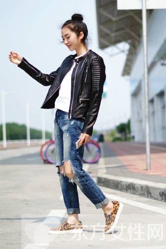 破洞寬松牛仔褲怎么搭配 搭上這些整個裝扮更有型