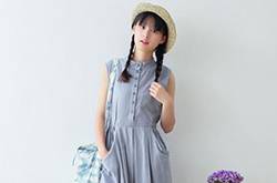 無袖連衣裙搭配圣經 將甜美穿出來