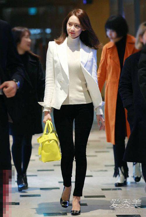 少女時(shí)代春裝街拍 林允兒早春粉嫩登場