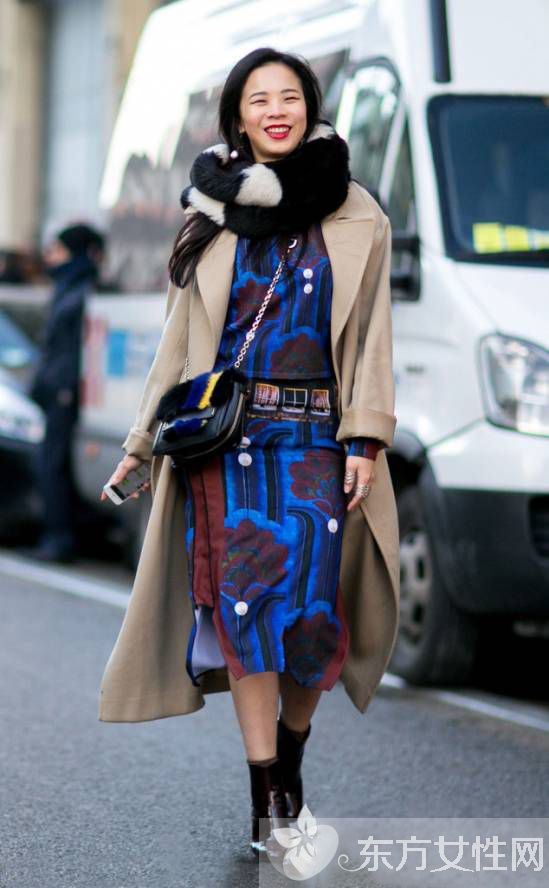圍巾大衣的最佳搭配方法 這個(gè)冬天最潮不過如此