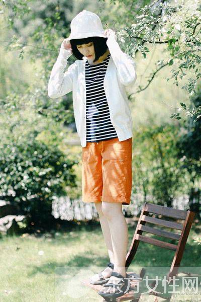 顯嫩學(xué)院風(fēng)搭配技巧 讓你立馬年輕五歲