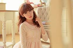 蕾絲短裙時髦搭配法 收腰款式輕松幫你塑造小蠻腰