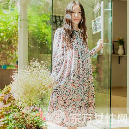 森女系復(fù)古碎花連衣裙 透露著與眾不同的美