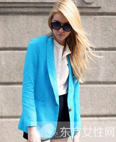 湖水藍(lán)色服裝穿搭術(shù) 散發(fā)與眾不同的時(shí)髦感