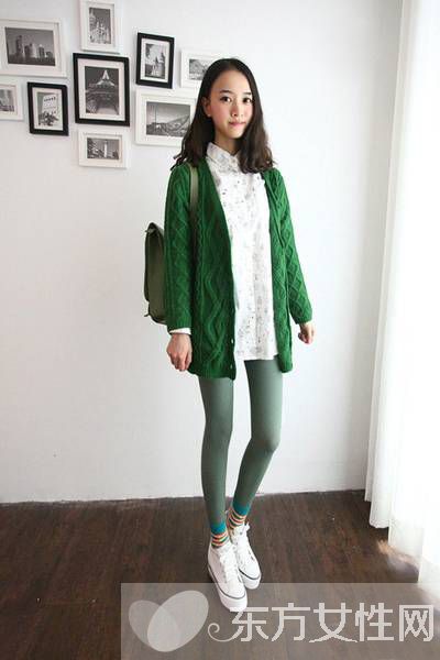 長(zhǎng)款毛衣外套+打底褲 讓你顯瘦又顯高