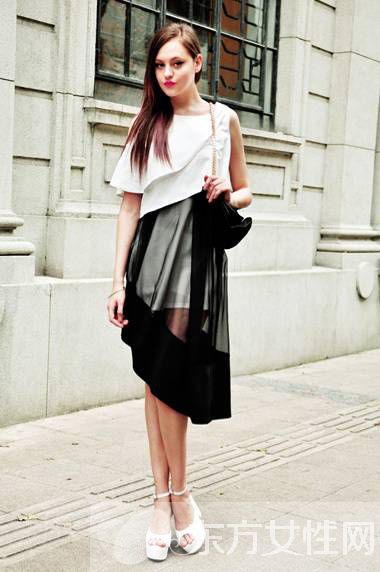 夏季時(shí)尚女裝高端黑搭配術(shù) 簡單中帶著不凡的氣場