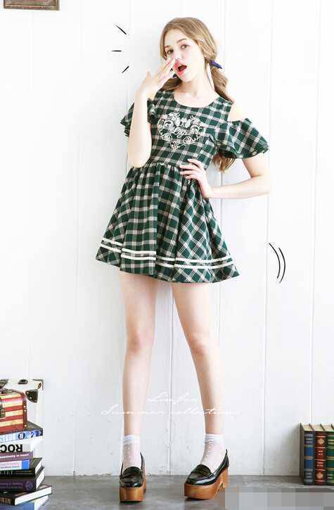 夏季英倫風(fēng)裙子搭配 5款搭配清新減齡風(fēng)