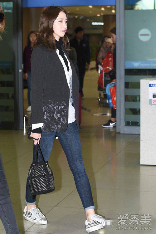 少女時(shí)代春裝街拍 林允兒早春粉嫩登場(chǎng)