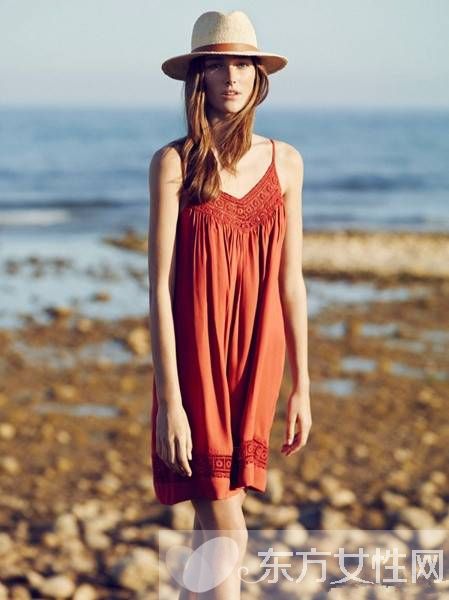 去海邊玩穿什么 這么穿又是另一番美麗模樣