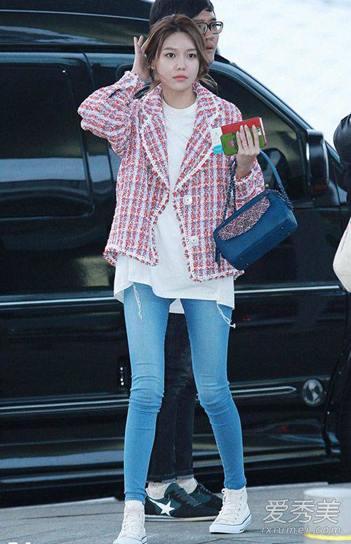 少女時(shí)代春裝街拍 林允兒早春粉嫩登場(chǎng)