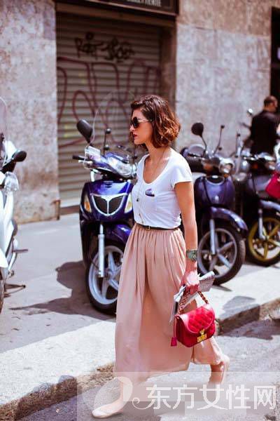 女士t恤衫怎么搭配好看 最潮的穿法都在這里啦