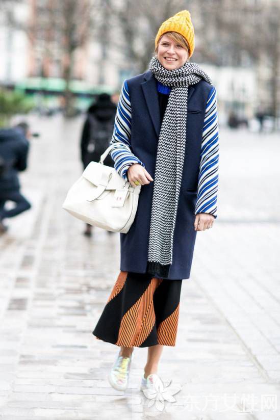 圍巾大衣的最佳搭配方法 這個(gè)冬天最潮不過如此