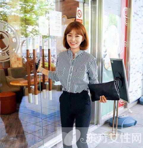 黑色牛仔褲時尚穿搭法 教你百變造型輕松hold