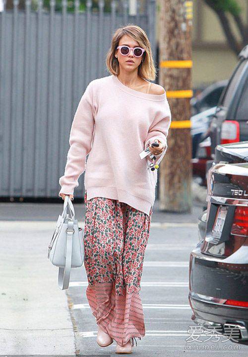 早春最佳CP穿搭 毛衣配裙子就是這么美