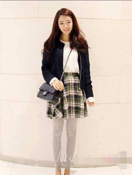 英倫風(fēng)格子裙最佳搭配 讓你美到?jīng)]朋友