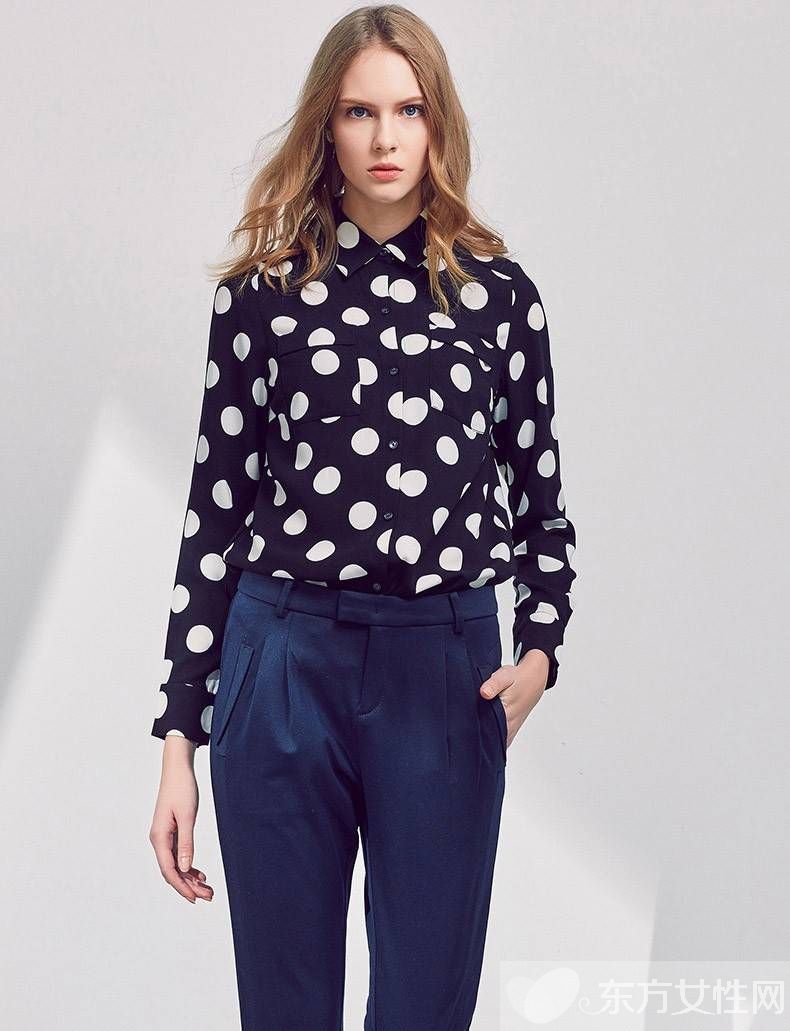 藍(lán)色波點(diǎn)襯衫怎么搭配 這樣穿俏皮可愛(ài)又時(shí)髦