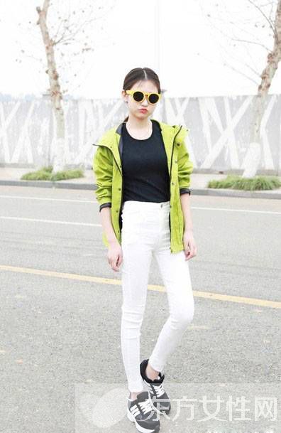 春季穿衣最佳拍檔 時(shí)尚t恤+薄外套時(shí)尚又減齡