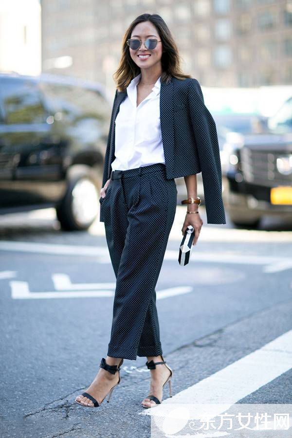 街拍達人教你幾招白襯衣的穿法 輕松穿出優(yōu)雅休閑范