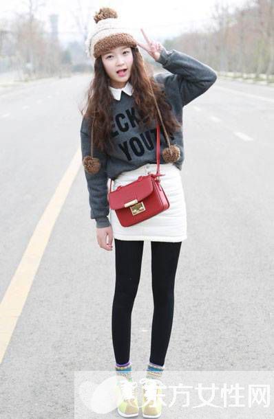 韓版衛(wèi)衣+短裙超搶眼 春季必備時(shí)尚單品