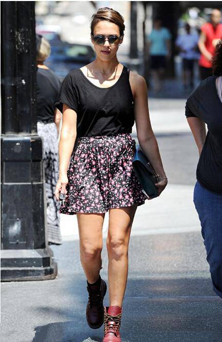 超短裙如何搭配最好看 這樣搭顯得腿更長喲