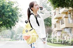 矮個子女生t恤搭配 這么搭高挑又時尚