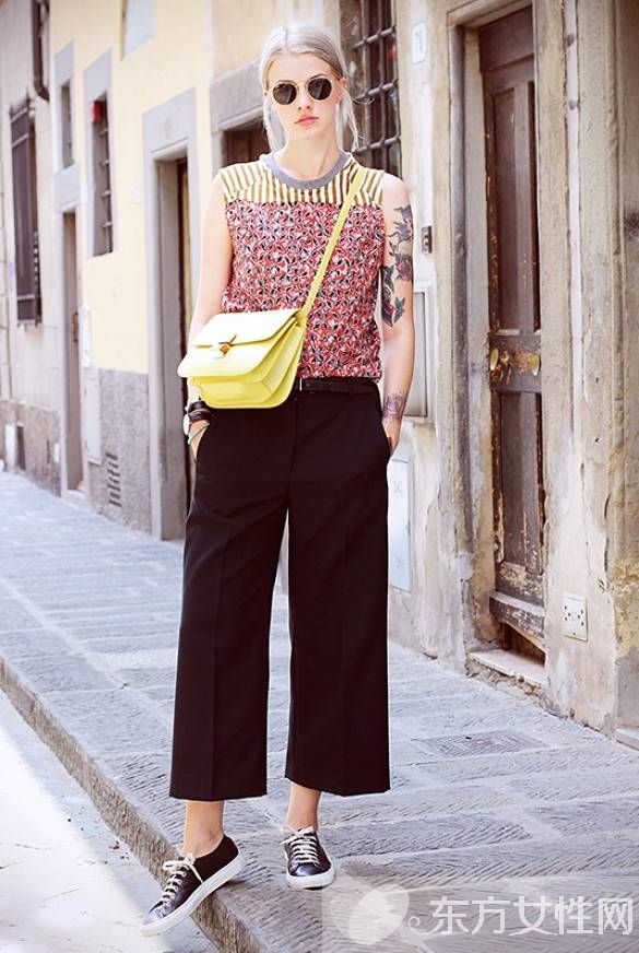 黑色時(shí)尚休閑褲服裝穿搭法 分分鐘提升造型時(shí)尚指數(shù)