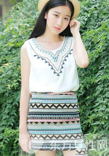 民族風(fēng)女裝搭配技巧 最純粹的美不過如此