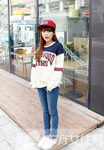 春季衛(wèi)衣怎么搭配好看 幾招式打造另類時(shí)尚