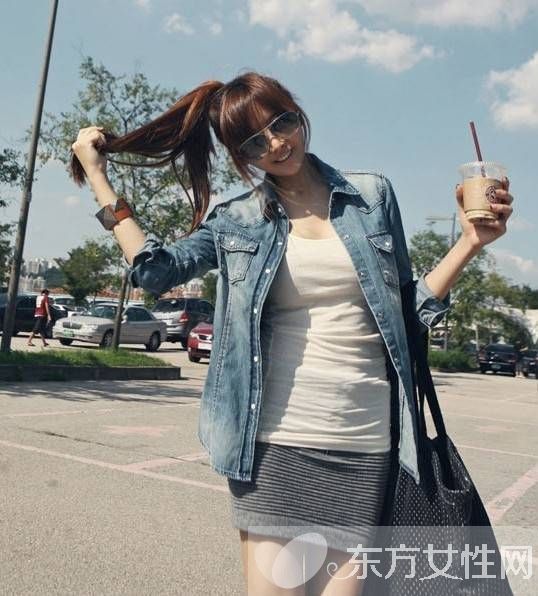 臺(tái)灣美女時(shí)尚街拍秀 簡(jiǎn)約搭配也能潮感十足