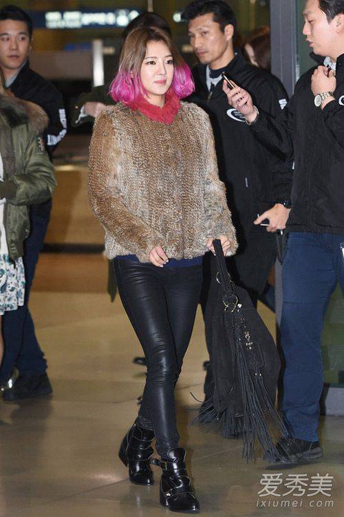 少女時(shí)代春裝街拍 林允兒早春粉嫩登場