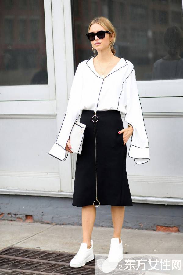街拍達人教你幾招白襯衣的穿法 輕松穿出優(yōu)雅休閑范