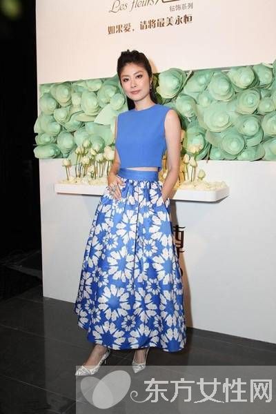 時(shí)尚傘裙怎么搭配 5款搭配教你搭出復(fù)古赫本風(fēng)