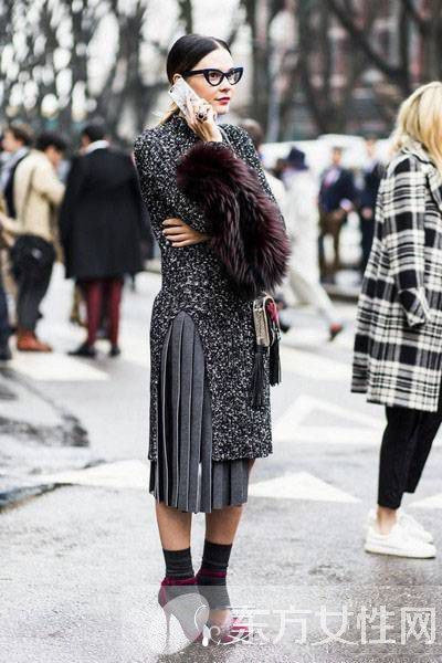羊毛連衣裙怎么穿好看 即時(shí)尚又保暖的最佳穿法