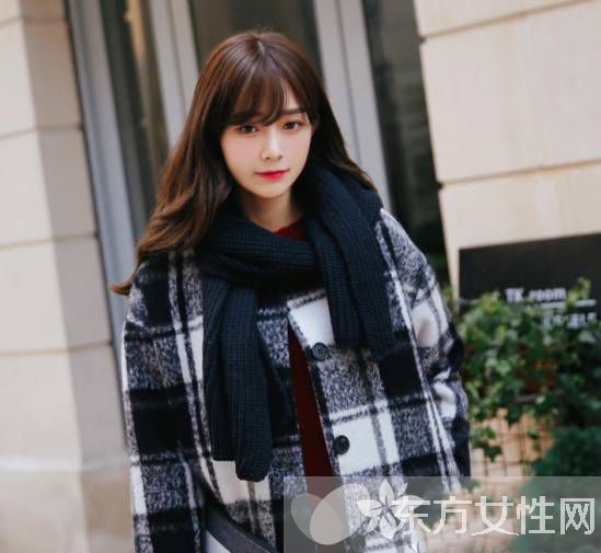 黑白格子大衣搭配什么圍巾 大衣與圍巾的最佳組合推薦