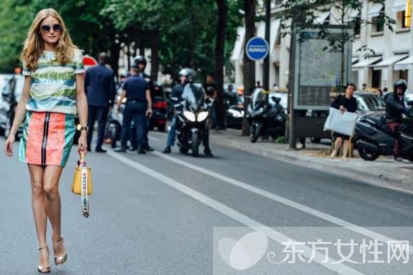 時(shí)髦大咖巴黎時(shí)裝周街拍秀 不僅顏值高還很會(huì)穿