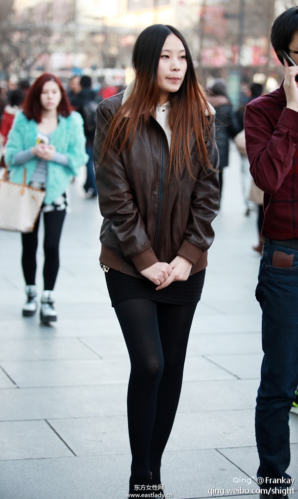 早春北京西單街拍流行黑色元素