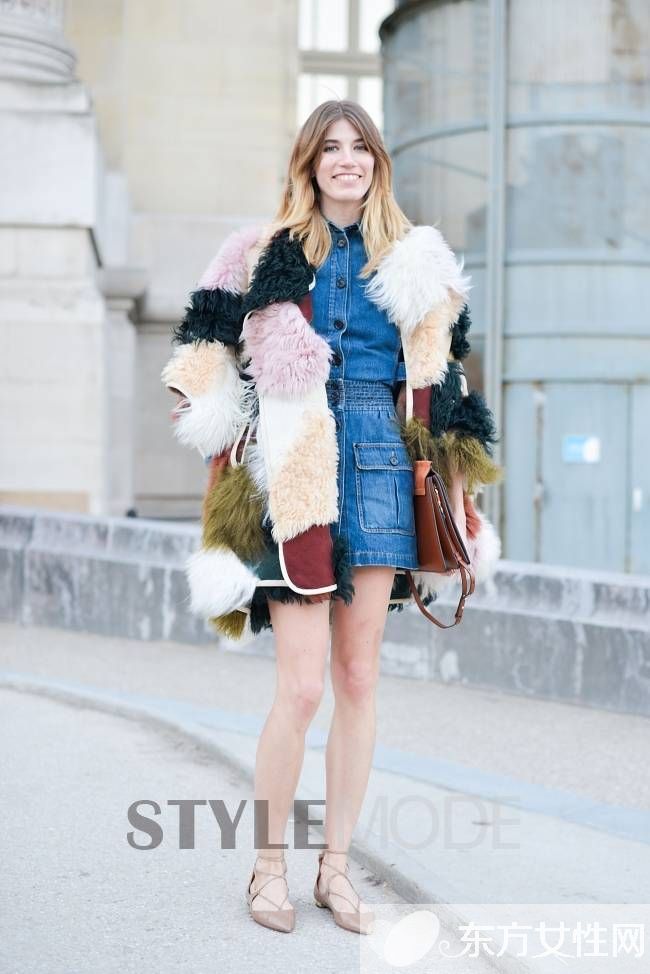 潮人街拍示范洋氣皮草穿搭 這樣穿才不顯土