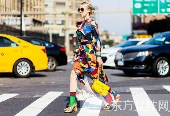 2016時(shí)裝周街拍 偷學(xué)她們的時(shí)尚搭配教程