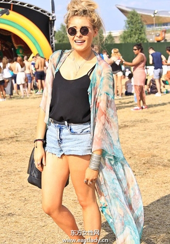 倫敦?zé)o線音樂節(jié)墨鏡出街帥氣十足