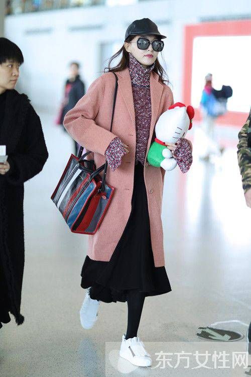大衣怎么搭配 唐嫣用她的時尚街拍告訴你