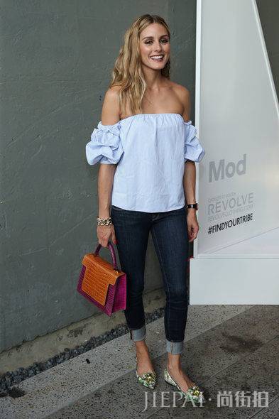 美哭了的露肩裝 教你穿得性感又時(shí)尚