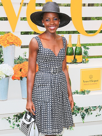 歐美明星夏季外出穿啥衣服