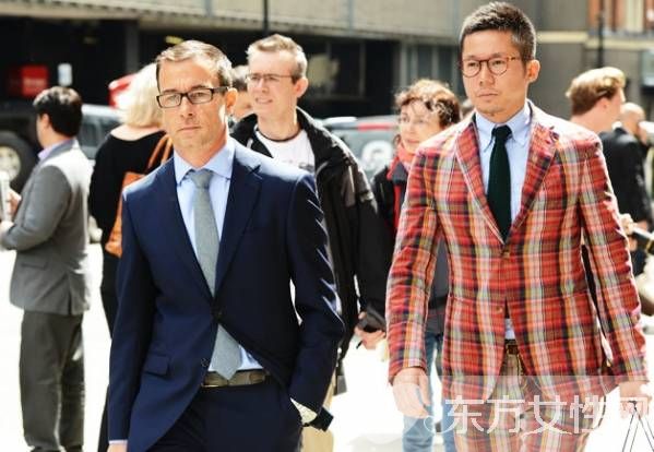 倫敦春夏時裝周場外街拍 英倫風(fēng)西裝很是吸睛帥氣